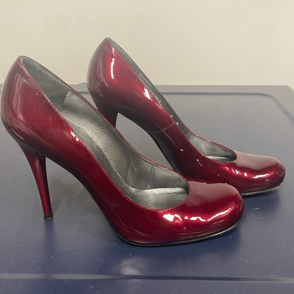 Stuart Weitzman red patent round toe pumps. Size 8